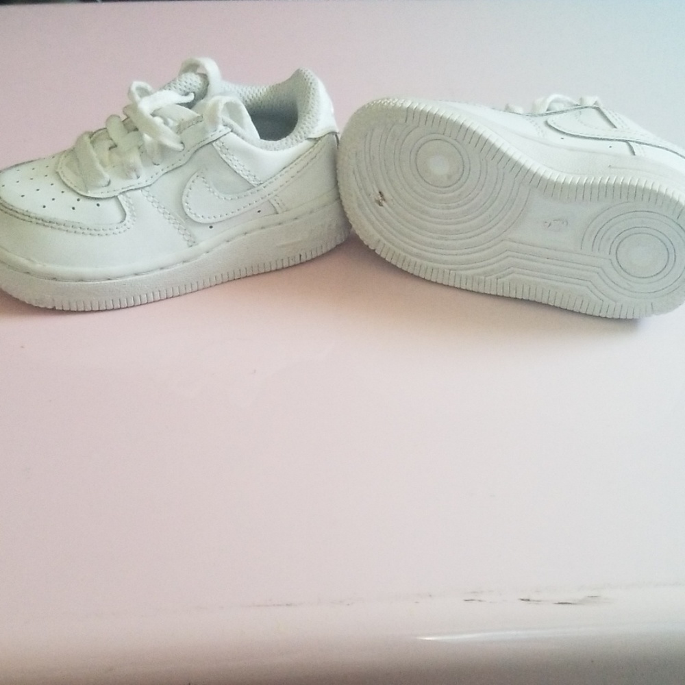 White nike toddler sneakers